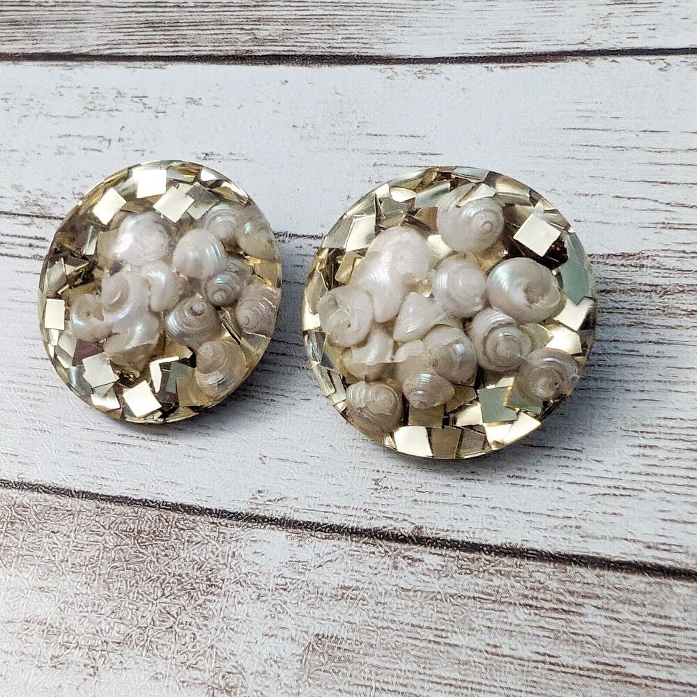 Vintage Clip On Earrings - 1 & 1/8" Gold Tone Flakes with Shells - Picture 2 of 6